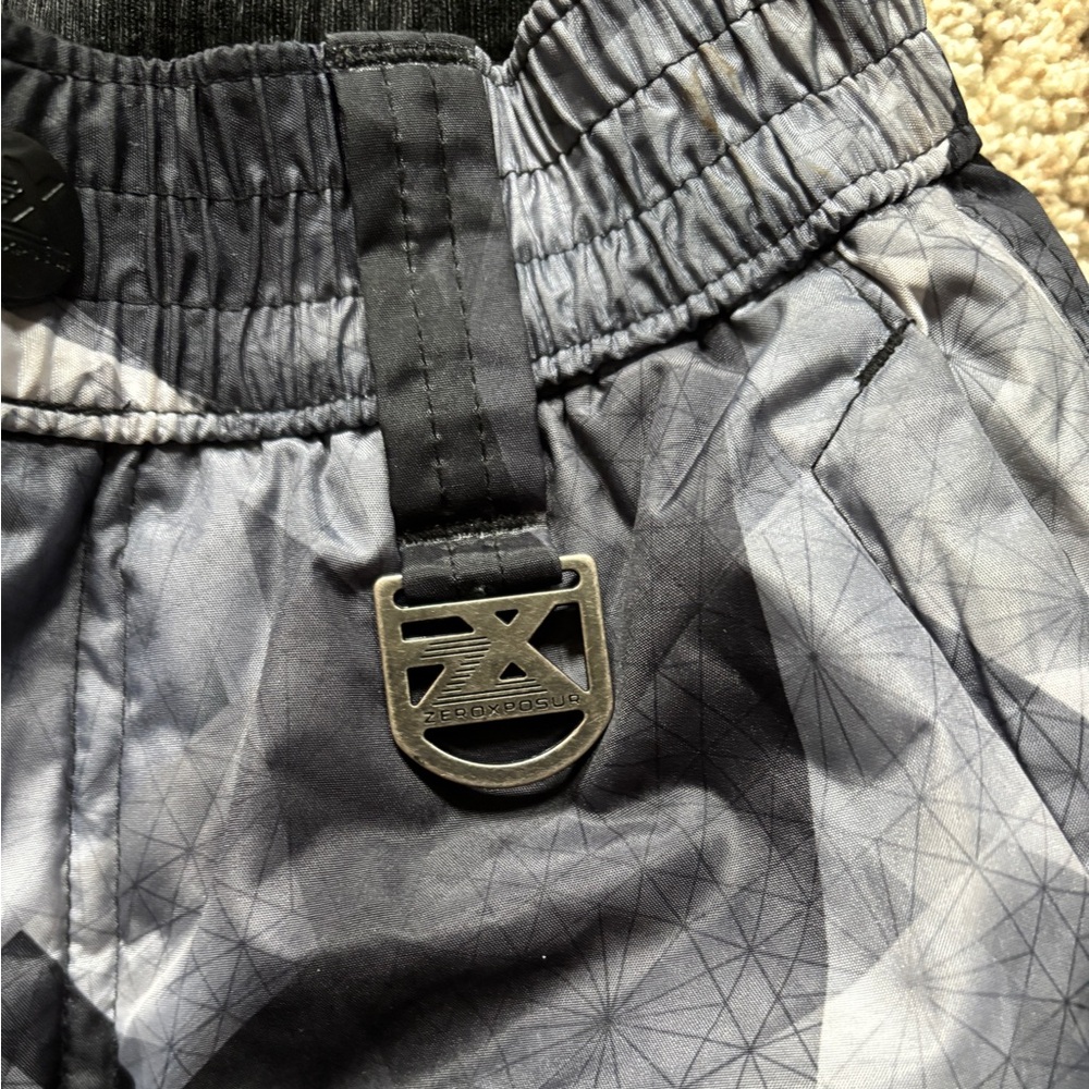 ZeroXposur Ski/Snowboard Pants Black Gray Camo Cargo Insulated Youth 5-6 - Picture 4 of 8